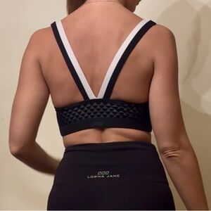Lorna Jane Black and White Textured Sports Bra